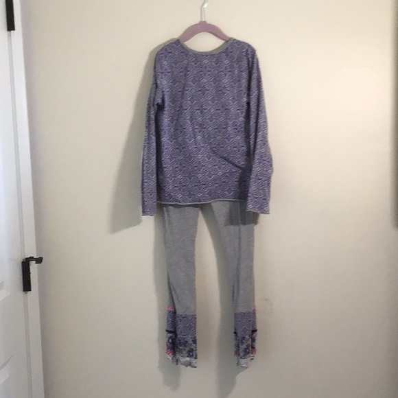 Girls shirt and pants - Picture 3 of 3